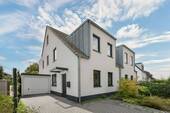 Fassade - Wohntraum in Meerbusch-Osterath: Design, Technik und Komfort!