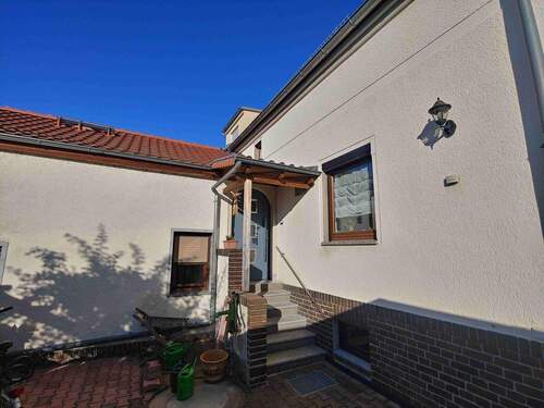 Eingang.jpg - 5 Zimmer Doppelhaushälfte zum Kaufen in Naunhof