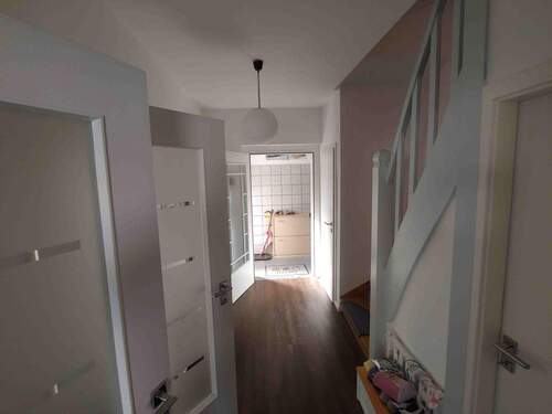 Flur.jpg - 5 Zimmer Doppelhaushälfte in Naunhof