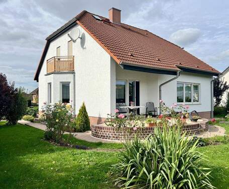 Ansicht Gartenseite - Ein gepflegtes großzügiges Haus in einem modernen Wohngebiet Ihre Freunde werden Sie beneiden