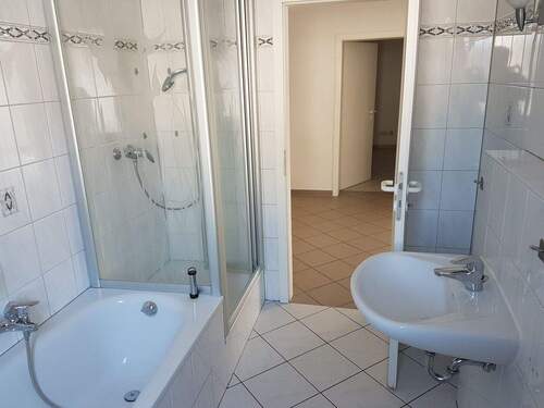 Bad - Etagenwohnung mit 73,10 m&sup2; in Kirkel zur Miete