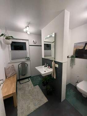 Duschbad 1.OG mit Fenster Bild 1 - 