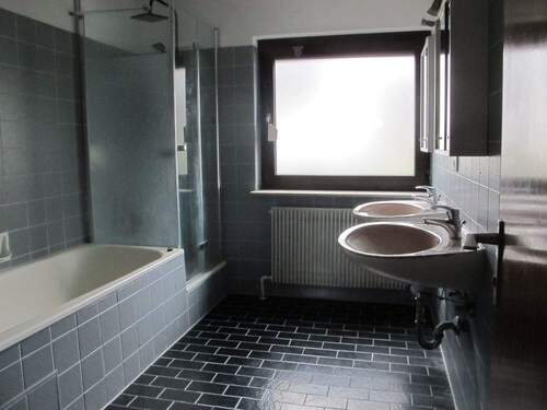 Badezimmer.JPG - 4 Zimmer Reihenendhaus zum Kaufen in Steinenbronn