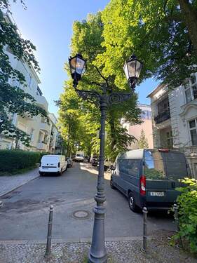 ruhige Straße mit sehr guten Verkehrsanbindungen+ - 