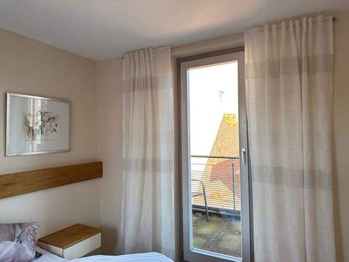 Schlafzimmer mit Zugang zum Balkon - 