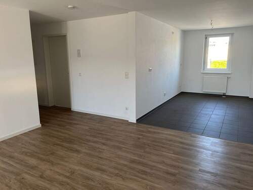 Großzügige 2 Zimmer-Wohnung - Großzügige 2 Zimmer-Wohnung mit offener Küche, Süd-Balkon zum Innenhof, 3. OG mit Aufzug - Stellplatz optional möglich