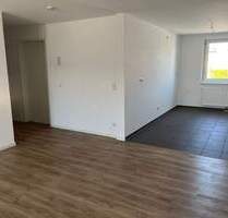 Großzügige 2 Zimmer-Wohnung mit offener Küche, Süd-Balkon zum Innenhof, 3. OG mit Aufzug - Stellplatz optional möglich - Fürth Südstadt