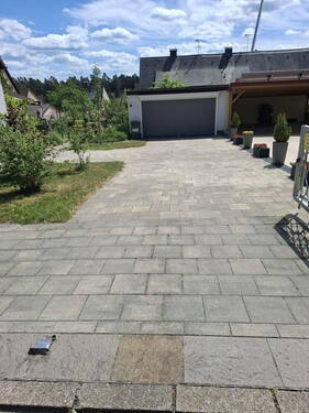 Einfahrt zur Garage - 