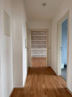 Flur - Etagenwohnung mit 58,00 m² in Remscheid zur Miete