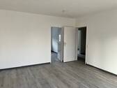 Innenansicht Wohnzimmer mit Designvinylboden - 
