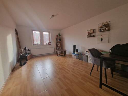 Bahnhofstr.50 DG rechts WZ - 