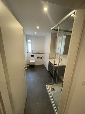 Bad - 4-Zimmer Dachgeschosswohnung vollständig saniert