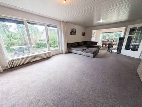 Blick ins Wohnzimmer - Einfamilienhaus mit 185,00 m&sup2; in Böklund zum Kaufen