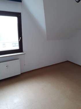 Zimmer 1,.jpg - 2 Zimmer Etagenwohnung zur Miete in Urbar