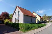 Außenansicht - modernes Einfamilienhaus mit Garten in Jena Ilmnitz