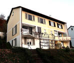 Außenansicht - Doppelhaushälfte mit Balkon, Terrasse und Garten