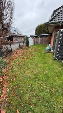 Garten seitlich zum Carport - 