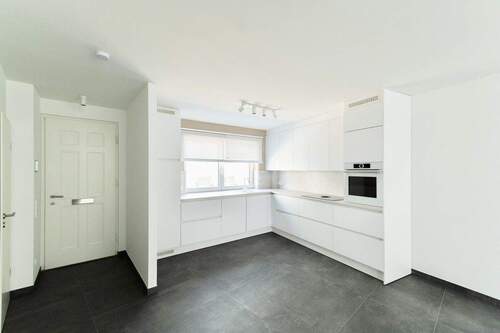 Eingangsbereich - Küche - 3 Zimmer Etagenwohnung in Hilden