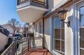 Balkon Wohnzimmer mit elektrischer Markise - 3 Zimmer Etagenwohnung in Olching