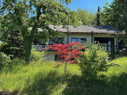 Blick auf Haus von Straße - 