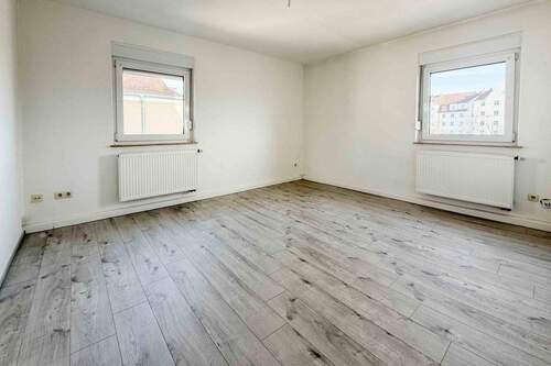 Wohnzimmer - 2 Zimmer Etagenwohnung zum Kaufen in Nürnberg