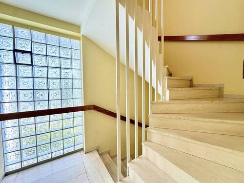 Treppenhaus - Mehrfamilienhaus, Wohnhaus mit 270,00 m&sup2; in Wuppertal zum Kaufen