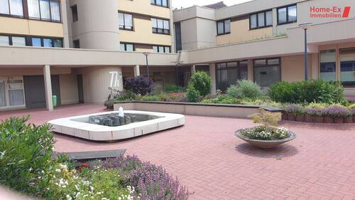 Expose Dorfplatz Am Brunnen träumen.jpg - 2 Zimmer Terrassenwohnung zum Kaufen in Kaarst
