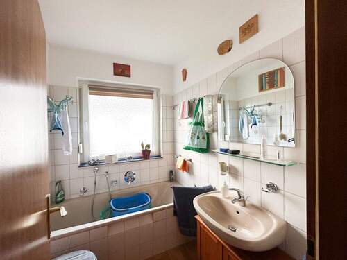 Tageslichtbad mit Wanne - 