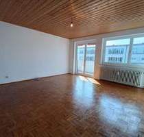 Helle 4-Zimmer-Wohnung (104 m²) mit Südbalkon - ruhig & zentral in Nürnberg-Maxfeld