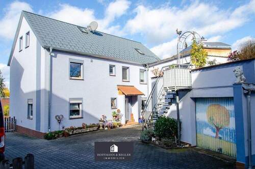 Titelbild - Wohnhaus mit großzügiger Dachterrasse, Garage und vielseitigen Nutzungsmöglichkeiten