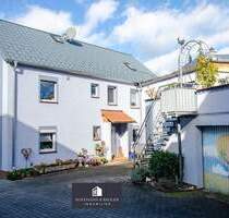 Wohnhaus mit großzügiger Dachterrasse, Garage und vielseitigen Nutzungsmöglichkeiten - Amberg Ammersricht