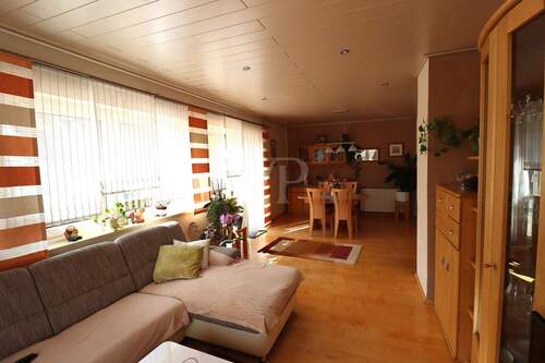 Wohnzimmer - Mehrfamilienhaus, Wohnhaus mit 188,00 m&sup2; in Lehrberg zum Kaufen