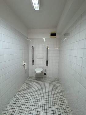 barrierefreies WC (2) - 