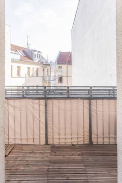 Balkon mit Ostausrichtung - Etagenwohnung mit 118,00 m&sup2; in Berlin zum Kaufen