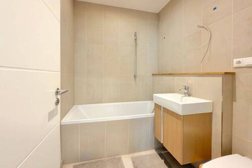 Modernes Wannenbad - 