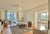 Wohnzimmer in der Abendsonne - 3 Zimmer Etagenwohnung zum Kaufen in Berlin