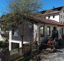 Kleines Gebäude mit großem Grundstück in zentraler Lage von Gotteszell, Provisionsfrei für Käufer