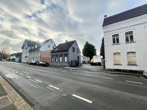 Straßenansicht - Grundstück zum Kaufen in Solingen