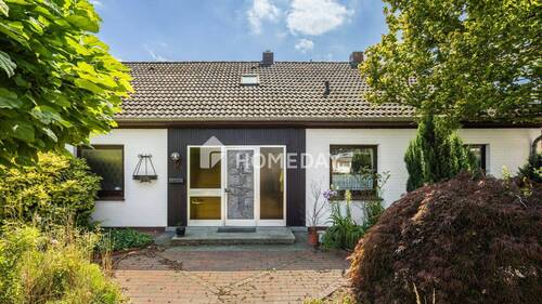Außenansicht 2 - Geräumiges Einfamilienhaus mit Garten in zentraler Lage