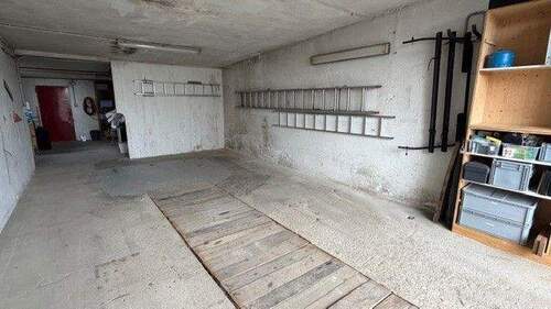 große Garage mit Montagegrube - 