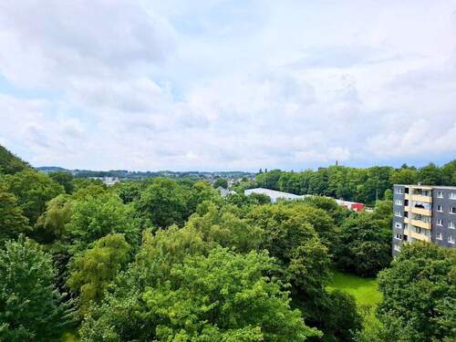 Balkon, Ausblick - Top renovierte 3-Zimmer-Wohnung - ideal für Eigennutzer oder Anleger