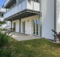 Frei! ! EG-Wohnung, großer Garten, 2 Garagen, energieeffizient saniert! - Werder Werder (Havel)