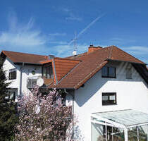 3 Zimmer-Wohnung im 1. OG mit Einbauküche, neues Bad, Balkon, Garage und Kfz-Stellplatz! - Babenhausen Langstadt