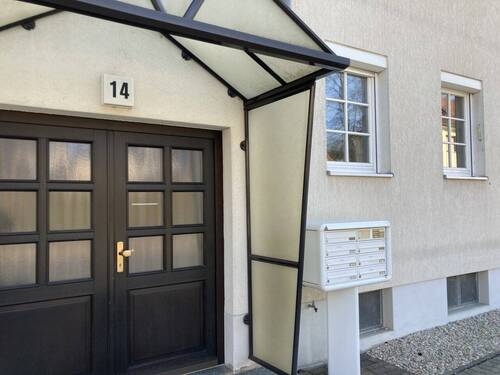 Hauseingang - 3 Zimmer Etagenwohnung in Fraureuth