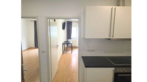 Flur mit Küche - 2 Zimmer Etagenwohnung zum Kaufen in Karlsruhe