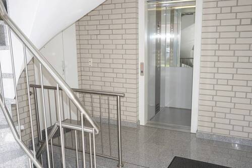 Treppenhaus - 2 Zimmer Etagenwohnung zur Miete in Bad Zwischenahn
