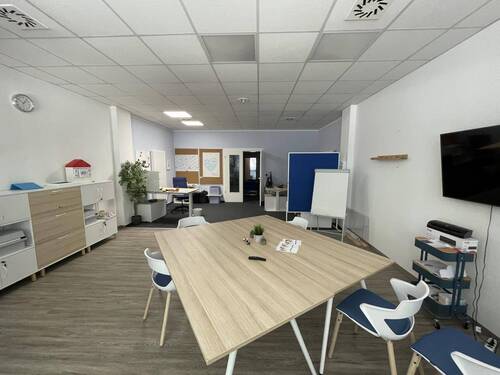 Verkaufs- oder Beratungsraum - 3 Zimmer Gewerbeobjekt (Büro, Produktion, Verkauf) zur Miete in Magdeburg