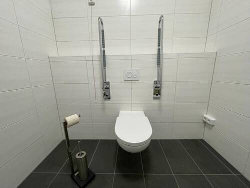 behindertengerechtes WC - 