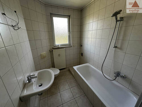 Bad - Etagenwohnung mit 77,90 m&sup2; in Wilkau-Haßlau zur Miete