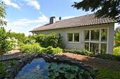 Gartenansicht - Wunschplatz mit Ausblick! Top-gepflegtes, freistehendes Ein-Zweifamilienhaus in Velbert-Neviges